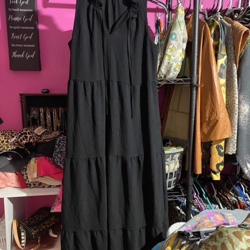 Elegant Black Sleeveless Dress
